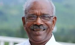 വൈദ്യുതി വേണേല്‍ വാങ്ങണം ; അല്ലാതെ മഴയെ കുറ്റം പറയുകയല്ല വേണ്ടത് ; പണം വീട്ടില്‍ നിന്നും എടുക്കേണ്ട, നാട്ടുകാര്‍ കൊടുക്കും