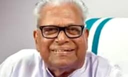 വി‌എസിനെ മറന്ന് ദേശാഭിമാനി; ഓർമ്മക്കുറിപ്പ് ഉള്ള വാരാന്തപ്പതിപ്പ് ഒഴിവാക്കി; സാങ്കേതിക തടസ്സം!