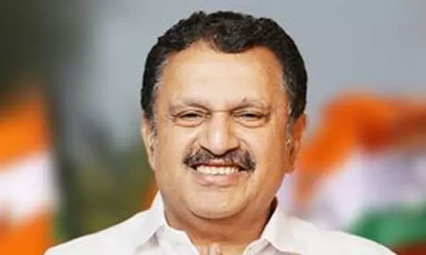 അന്നം മുടക്കിയിട്ടില്ല, പ്രശ്നം ആശുപത്രിയുടെ സ്ഥലം കയ്യേറിയത് ; പൊതിച്ചോറില് നിലപാട് മയപ്പെടുത്തി കെ. മുരളീധരന്