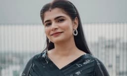 ‘സ്ത്രീകളുടെ ജനനേന്ദ്രിയത്തിൽ കുത്തുന്നു, മാറിൽ അടിക്കുന്നു; ഇവർ പോലീസുകാർ തന്നെയാണോ?’: ജന്തർ മന്തറിലെ അതിക്രമത്തിനെതിരെ ഗായിക ചിന്മയി ശ്രീപദ