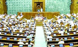 ഉപാധികളില്ലാതെ ചര്‍ച്ചയ്ക്ക് വരാന്‍ ഭരണപക്ഷം ; രാജിയില്ലാതെ ചര്‍ച്ചയില്ലെന്ന് പ്രതിപക്ഷം ; ഇരുസഭകളും പിരിഞ്ഞു