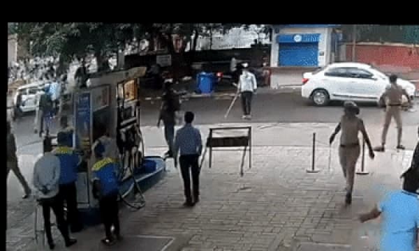 പ്രതിഷേധക്കാർ കല്ലെറിയുന്ന ദൃശ്യം പുറത്തുവിട്ട് പൊലീസ്; അക്രമം നടത്തുന്നത് പുറത്തുനിന്നുള്ളവരെന്ന് ദിപ്കെ