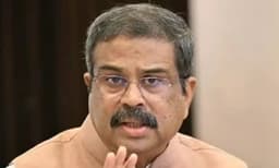 ധർമേന്ദ്ര പ്രധാനിന്റെ രാജി ആലോചനയിലില്ല; ഒളിച്ചോട്ടത്തിനൊരുക്കമല്ലെന്ന് സൂചന