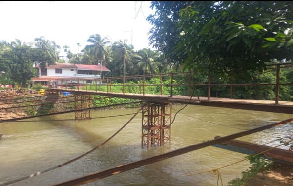 തയ്യൂര്‍ ആലുക്കല്‍ ചിറ നടപ്പാലം പണി പൂര്‍ത്തിയാകുന്നു