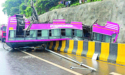 കുറ്റിപ്പുറം ദേശീയപാതയിലെ ബസ് അപകടം ; എം.വി.ഡി. ഉദ്യോഗസ്ഥര്‍ പരിശോധന നടത്തും 