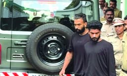 യുവാവിനെ വീട്ടില്‍ക്കയറി കുത്തിക്കൊന്ന കേസില്‍ പ്രതികള്‍ റിമാന്‍ഡില്‍