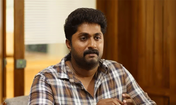 ' കല്യാണം പൂര്‍ണമായും വ്യക്തിപരമായ ചോയ്‌സ് , വര്‍ക്കൗട്ട് ആകുന്നില്ലെങ്കില്‍ വിട്ടു വരാം' ; ധ്യാന്‍ ശ്രീനിവാസന്‍
