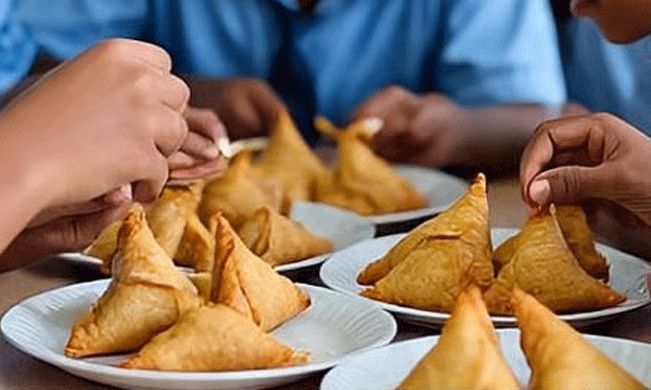 'വടാപാവും സമോസയും പരിസരത്ത് കാണരുത്' ; സ്‌കൂളിന്റെ 50 മീറ്റര്‍ ചുറ്റളവില്‍ ജങ്ക്ഫുഡുകള്‍ നിരോധിച്ച് മഹാരാഷ്ട്ര ; കൊഴുപ്പും പൂരിത കൊഴുപ്പും പഞ്ചസാരയും ഉപ്പും ഒന്നും വേണ്ട...!
