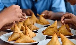 'വടാപാവും സമോസയും പരിസരത്ത് കാണരുത്' ; സ്‌കൂളിന്റെ 50 മീറ്റര്‍ ചുറ്റളവില്‍ ജങ്ക്ഫുഡുകള്‍ നിരോധിച്ച് മഹാരാഷ്ട്ര ; കൊഴുപ്പും പൂരിത കൊഴുപ്പും പഞ്ചസാരയും ഉപ്പും ഒന്നും വേണ്ട...!