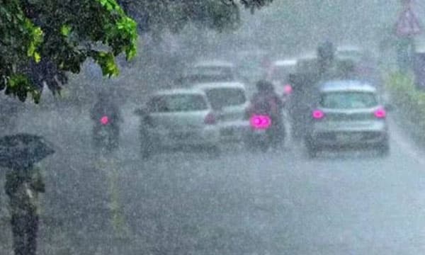 11 ജില്ലകളില്‍ ഓറഞ്ച് അലേര്‍ട്ട് ; ഇന്നും നാളെയും കനത്തമഴയ്ക്ക് സാധ്യത; വിദ്യാഭ്യാസ സ്ഥാപനങ്ങള്‍ക്ക് അവധി
