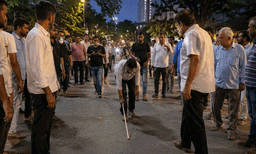 കാലിന് സ്വാധീനമില്ലെന്ന് നടിച്ച് ഭിക്ഷ യാചനം; ബെംഗളൂരുവിൽ തട്ടിപ്പുകാരനെ നാട്ടുകാർ കയ്യോടെ പൊക്കി!