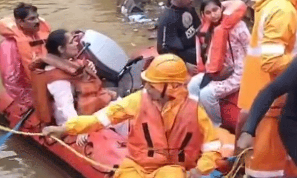 മുന്നറിയിപ്പ് നല്‍കിയത് തുണയായി ; വടശ്ശേരിക്കരയില്‍ 24 മണിക്കൂറില്‍ 302 എംഎം. മഴ ; വടക്കോട്ട് മഴ ശക്തിപ്രാപിക്കും