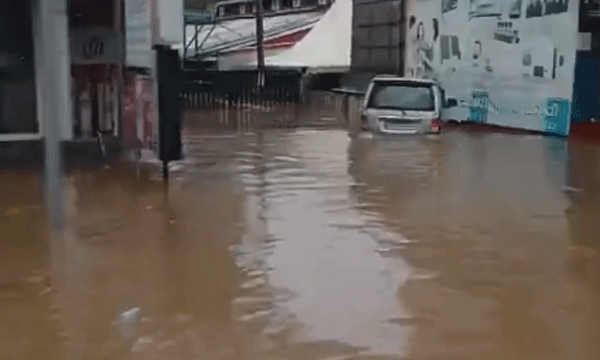 2018 ലെ പ്രളയത്തെ ഓര്‍മ്മിപ്പിച്ച് റാന്നി ; പ്രദേശം വെള്ളത്തിനടിയിലായി ; ആള്‍ക്കാരെ വീടുകളില്‍ നിന്നും ഒഴിപ്പിക്കുന്നു