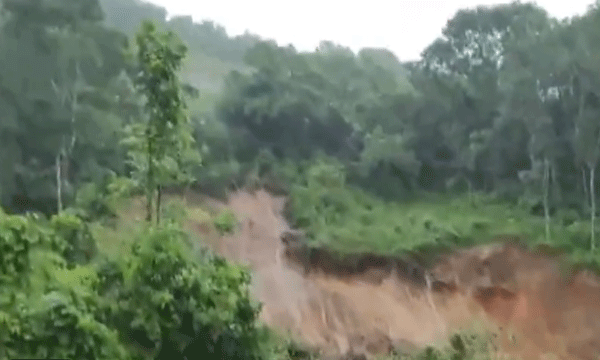 പലയിടത്തും പാതകളില്‍ മണ്ണിടിച്ചില്‍; വെള്ളപ്പൊക്കം, വിനോദസഞ്ചാര മേഖലകളെല്ലാം അടച്ചു