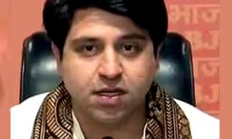 “മോദിക്ക് നല്ല ഒരു ഏകാധിപതിയാവാൻ കഴിയില്ല”; അടിയന്തരാവസ്ഥ എന്തെന്ന് രാഹുൽ ഗാന്ധിയിൽ നിന്ന് പഠിക്കൂ: പൂനവാല