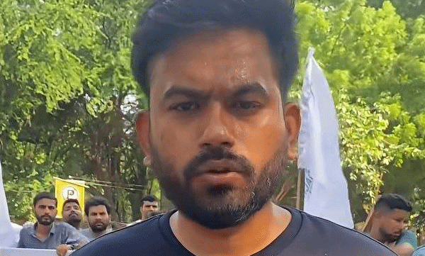 അനുയായികളെ കാണുന്നതിനിടെ അഭിജിത് ദീപ്‌കെയ്ക്ക് ദേഹാസ്വാസ്ഥ്യം