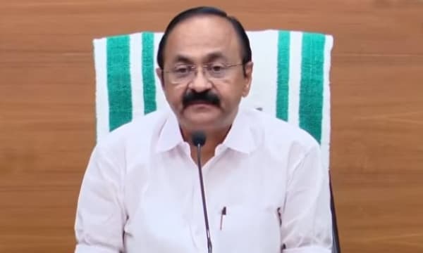 ദുരിതാശ്വാസ പ്രവർത്തനത്തിന് നാഥനില്ല; മുഖ്യമന്ത്രിയുടെ സ്വകാര്യ പരിപാടികളെ വിമർശിച്ച് ദേശാഭിമാനി
