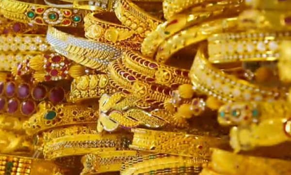 സഡന്‍ ബ്രേക്കിട്ട് സ്വര്‍ണവില; പവന്‍ 1.05 ലക്ഷത്തിന് മുകളില്‍ തന്നെ
