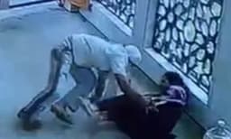 സ്കൂളിലെത്തി അധ്യാപികയെ പുറത്തേക്ക് വലിച്ചിഴച്ചു; നെഞ്ചിലും കഴുത്തിലും മുഖത്തുമായി 20 ൽ അധികം തവണ കുത്തി!
