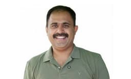 വാഹനാപകടത്തിൽ അബിൻ വർക്കിക്ക് പരിക്ക്; അപകടം കാറുകൾ തമ്മിൽ കൂട്ടിയിടിച്ച്