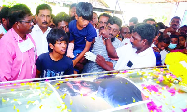 ജനസാഗരം ഒഴുകിയെത്തി; രാജേഷിന്‌ ജന്മനാടിന്റെ യാത്രാമൊഴി