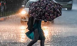  മൂന്ന് ദിവസം കൂടി അതിശക്തമായ മഴ ; പ്രദേശങ്ങളില്‍ നിന്നും വെള്ളമിറങ്ങിത്തുടങ്ങി