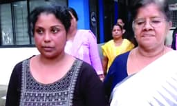 വള്ളം മറിഞ്ഞു കാണാതായ മകനെ കണ്ടെത്താത്തതില്‍ പ്രതിഷേധവുമായി മാതാവ്‌