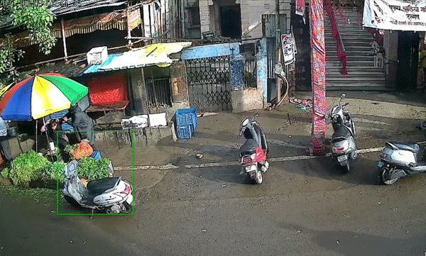 പച്ചക്കറി കടയിലെ തർക്കം; വ്യാപാരിയെ ആയുധം കൊണ്ട് വെട്ടിപ്പരിക്കേൽപ്പിച്ചതായി ദൃശ്യങ്ങൾ!