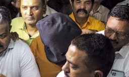 നീറ്റിലെ ചോദ്യപേപ്പര്‍ ചോര്‍ച്ചയില്‍ നടന്നത് വന്‍ തരികിട ; കോപ്പി കുറിച്ചു, ഉത്തരമുള്ള ഖണ്ഡികയും അടയാളപ്പെടുത്തി