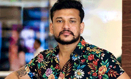 "കടലിൽ കാണാതായവരെ കിട്ടിയോ?"; പിടിയിലായതിന് ശേഷവും പരിഹാസം, സ്റ്റേഷനിൽ പത്രവായനയുമായി അർജുൻ ആയങ്കി