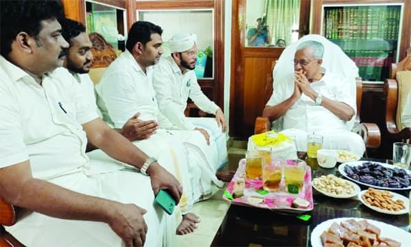 ആലിക്കുട്ടി മുസലിയാരുടെ ഭവനം പ്രതിപക്ഷ നേതാവ്‌ സന്ദര്‍ശിച്ചു