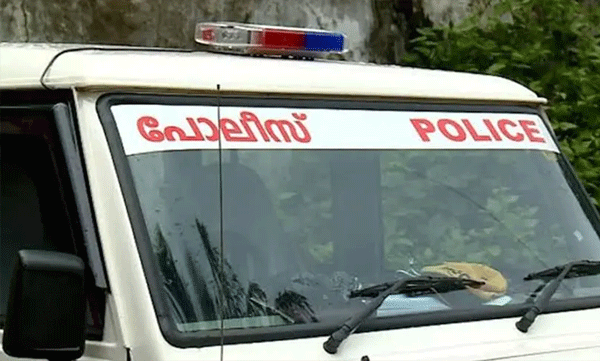 കോഴിക്കോട് നഗരത്തില്‍ വ്യാപക ഗുണ്ടാ വേട്ട; ഒറ്റദിവസം പിടിയിലായത് 25 പേര്‍; ആനക്കൊമ്പ് വില്‍പ്പനയ്ക്കിടെ കുടുങ്ങിയത് ആറുപേരും
