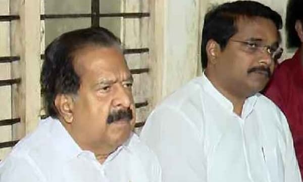 അവസാനം മന്ത്രിമാർ ജോണിന്റെ വീട്ടിലെത്തി; സന്ദർശനം കടുത്ത പ്രതിഷേധമുയർന്നതിനു ശേഷം