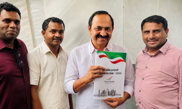 ജനകീയ പ്രവാസി അവകാശ രേഖ മുഖ്യമന്ത്രിക്ക് സമർപ്പിച്ചു; പ്രവാസി വെൽഫെയർ ഖത്തറിന്റെ വേറിട്ട പ്രവർത്തനം
