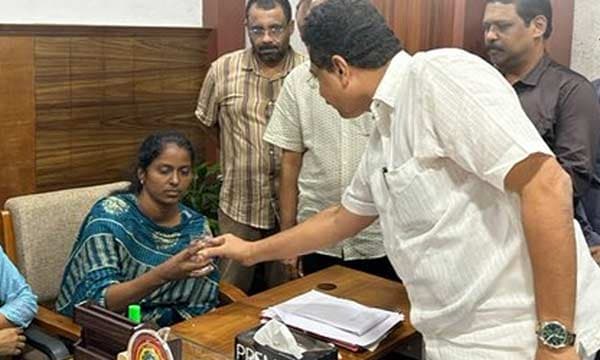 എല്‍.പി.എസ്.ടി. റാങ്ക് ഹോള്‍ഡേഴ്‌സിന്റെ സമരത്തിന് അന്ത്യം ; വളര്‍മതി നിരാഹാരം അവസാനിപ്പിച്ചു