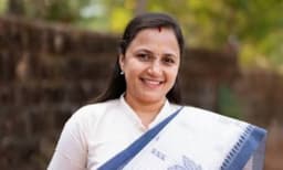 ജീപ്പ് പിന്നിൽ നിന്ന് തടഞ്ഞു; മുന്നിൽ ആരുമില്ല എല്ലാവരും പിന്നിൽ; എം എല്‍ അശ്വിനിയെ ട്രോളി കൊന്നു!