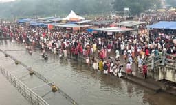ഇന്ന് കര്‍ക്കടകവാവ് ; പിതൃക്കള്‍ക്ക് ആത്മശാന്തി തേടി പതിനായിരങ്ങള്‍ ; ബലിയിടാന്‍ വന്‍ തിരക്ക്