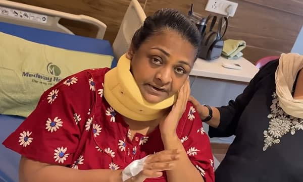 അമിതമായ ഫോണ്‍ ഉപയോഗം, ഒടുവില്‍ കഴുത്തിന് ശസ്ത്രക്രിയ; മുന്നറിയിപ്പുമായി നടി ഷക്കീല 
