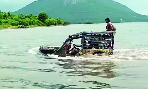 കാഞ്ഞിരപ്പുഴ റിസര്‍വോയറില്‍ യുവാക്കളുടെ സാഹസിക ജീപ്പ്‌ യാത്ര; അന്വേഷണം തുടങ്ങി