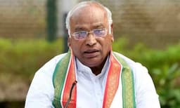 താന്‍ പങ്കെടുത്ത വേദിയില്‍ 'ശ്രീറാം സേന' ശുദ്ധികലശം നടത്തി ; ബിജെപി തന്നെ ജാതിവിവേചനത്തിന് ഇരയാക്കിയെന്ന് മല്ലികാര്‍ജ്ജുന ഖാര്‍ഗേ