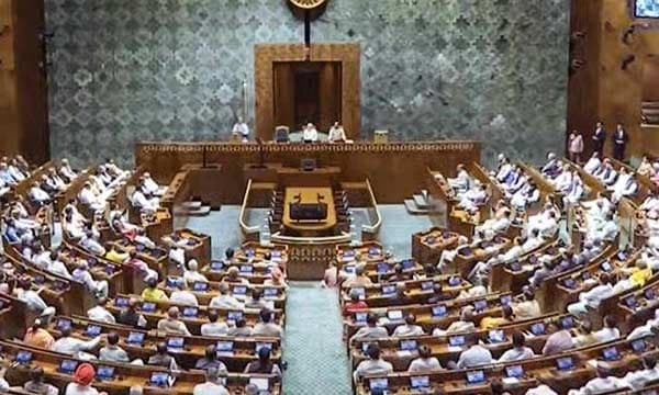 വെറും 36 മിനിറ്റിനുള്ളില്‍ ഏഴു ബില്ലുകള്‍ വരെ ; പ്രതിപക്ഷത്തിന്റെ പ്രതിഷേധ മറവില്‍ പാസ്സാക്കിയത് സുപ്രധാന 12 ബില്ലുകള്‍