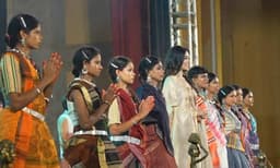 ഒരിക്കല്‍ ഛത്തീസ്ഗഡ് പോലീസിന്റെ മോസ്റ്റ് വാണ്ടഡ് ലിസ്റ്റില്‍; ഇപ്പോള്‍ മാവോയിസ്റ്റ് കമാന്‍ഡര്‍ ഹിദ്മയുടെ ഗണ്ണറുടെ ഭാര്യ ഫാഷന്‍റാംപില്‍