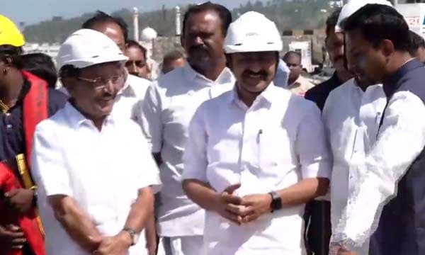 കേരളത്തോട് ഇടഞ്ഞ് കേന്ദ്രം ; വിഴിഞ്ഞം പരിപാടിയില്‍ കേന്ദ്രമന്ത്രിയും മേയറും പങ്കെടുത്തില്ല