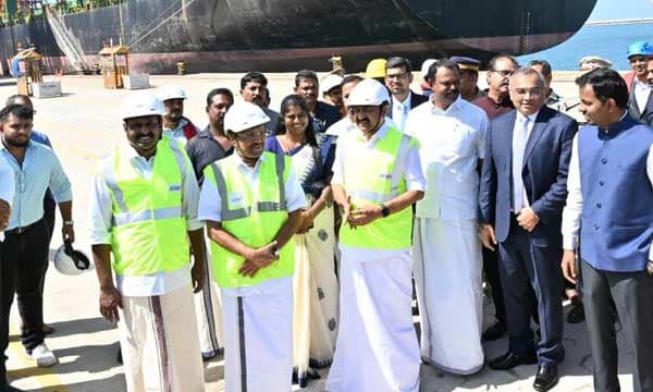 എക്‌സീം പ്രവര്‍ത്തനങ്ങള്‍ക്ക് മുഖ്യമന്ത്രി ഫ്‌ളാഗ്ഓഫ് ചെയ്തു ; അന്താരാഷ്ട്ര വിപണിയിലേക്ക് ചുവട് വെച്ച വിഴിഞ്ഞം