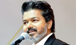 'കൊടുത്തതെല്ലാം കൊടുത്തവൻ...' തമിഴ്നാട്ടിലെ എല്ലാ എംഎൽഎമാർക്കും കാറും 75,000 രൂപ അലവൻസും പ്രഖ്യാപിച്ച് വിജയ്