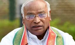 മാധ്യമങ്ങളില്‍ സംസാരിക്കുന്ന സുന്ദരന്മാരായ ചിലര്‍ പോലും മിണ്ടിയില്ല ; ജാതി അധിക്ഷേപത്തില്‍ ഖാര്‍ഗേ