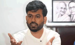 മഹാരാഷ്ട്രയിലെ സർക്കാർ സ്കൂളുകൾ ദുരവസ്ഥയിൽ; മന്ത്രിമാരുടെ നായ്ക്കൾക്ക് പോലും മികച്ച സൗകര്യമെന്ന് സിജെപി