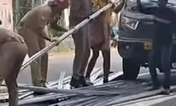 അതിദാരുണം...സഡൻ ബ്രേക്കിട്ട ലോറിയിൽ നിന്ന് ഇരുമ്പു പൈപ്പുകൾ മുകളിൽ വീണ് യുവാവിന് അന്ത്യം!