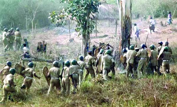 മുത്തങ്ങ ഭൂസമരം: പ്രതികളുടെ
തടവുശിക്ഷ മരവിപ്പിച്ച് ജാമ്യം