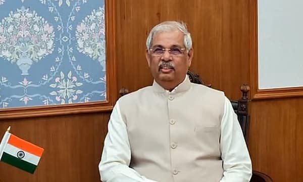 പി‌എസ്‌സി പരീക്ഷാ ക്രമക്കേടിൽ ലോക്ഭവൻ നിലപാട് കടുപ്പിക്കുന്നു; പി‌എസ്‌സി സെക്രട്ടറിയെ വിളിച്ചുവരുത്തി